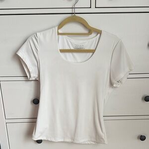Tahari White Scoop Neck Short Sleeve Tee